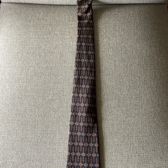 Celine | Vintage Chain Print Interlocking Multicolored Silk Tie - Picture 10 of 16